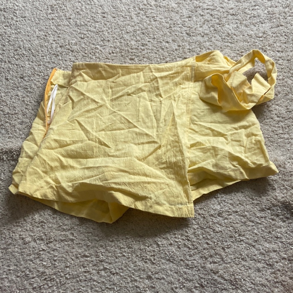 Yellow skort